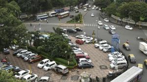 A view of the parking lot inside a traffic island near Regal cinema in Mumbai.(HT Photo) A view of the parking lot inside a traffic island near Regal cinema in Mumbai.(HT Photo)