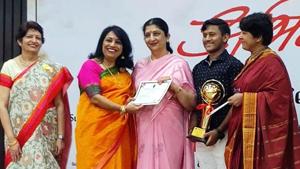 Kushagra Aggarwal and his teacher Neelam Gupta were honoured(HT) Kushagra Aggarwal and his teacher Neelam Gupta were honoured(HT)