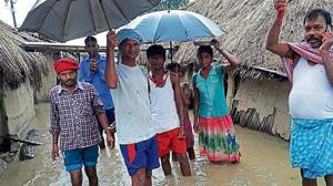 People wade in knee-deep water in West Champaran, Bihar.(Jai Prakash / HT Photo) People wade in knee-deep water in West Champaran, Bihar.(Jai Prakash / HT Photo)