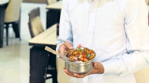 Glistening with oil, the fried cauliflowers appear to be dyed in a curious shade of red, interspersed with pieces of lightly sautéed capsicum and onions.(HT Photo) Glistening with oil, the fried cauliflowers appear to be dyed in a curious shade of red, interspersed with pieces of lightly sautéed capsicum and onions.(HT Photo)