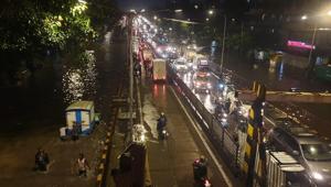 Waterlogging at King Circle near Gandhi market in Mumbai.(Pratik Chorge/HT Photo) Waterlogging at King Circle near Gandhi market in Mumbai.(Pratik Chorge/HT Photo)