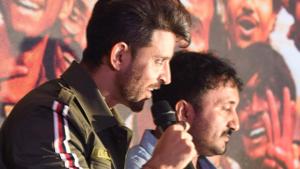 Actor Hrithik Roshan during an interaction with fans and the media, accompanied by educationist and mathematician Anand Kumar who began the Super 30 programme.(Parwaz Khan /HT PHOTO) Actor Hrithik Roshan during an interaction with fans and the media, accompanied by educationist and mathematician Anand Kumar who began the Super 30 programme.(Parwaz Khan /HT PHOTO)