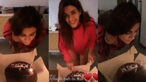 Kriti Sanon cuts a cake on her birthday.(Instagram) Kriti Sanon cuts a cake on her birthday.(Instagram)
