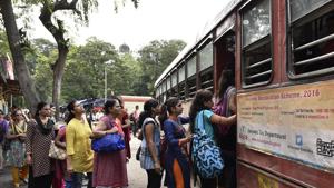 People lined up for the double decker bus at Chhatrapati Shivaji Terminus in Mumbai.(Anshuman Poyrekar/ Hindustan Times) People lined up for the double decker bus at Chhatrapati Shivaji Terminus in Mumbai.(Anshuman Poyrekar/ Hindustan Times)