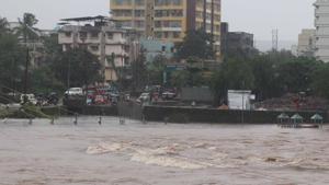 The Ulhas river overflowing due to heavy rain in Kalyan, Maharashtra, on Tuesday. July 30.2019.(Rishikesh Choudhary / HT Photo)