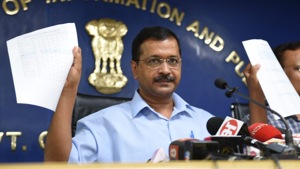Delhi Chief minister Arvind Kejriwal announcing the new electricity tariff plan in on Thursday.(Arvind Yadav/HT photo) Delhi Chief minister Arvind Kejriwal announcing the new electricity tariff plan in on Thursday.(Arvind Yadav/HT photo)