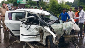 Three police personnel, who were deputed for the Unnao rape survivor ’s security, were suspended on Thursday.(HT Photo) Three police personnel, who were deputed for the Unnao rape survivor ’s security, were suspended on Thursday.(HT Photo)