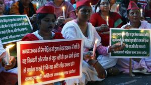 Members of Samajwadi party Mahila Morcha holding a candle march to express their solidarity with Unnao rape survivor.(ANI Photo) Members of Samajwadi party Mahila Morcha holding a candle march to express their solidarity with Unnao rape survivor.(ANI Photo)