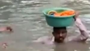 A video of the incident was shared on Twitter by Gujarat Police.(Twitter/@GujaratPolice) A video of the incident was shared on Twitter by Gujarat Police.(Twitter/@GujaratPolice)