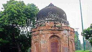 The monuments inside the club includes the tomb of Mir Taqi, Bagichi tomb, tomb of Sayyid Abid, two unknown tombs and one unknown mosque.(Sourced) The monuments inside the club includes the tomb of Mir Taqi, Bagichi tomb, tomb of Sayyid Abid, two unknown tombs and one unknown mosque.(Sourced)