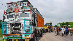 The truck involved in the Rae Bareli mishap, in which Unnao rape survivor and her lawyer got critically injured and two of her aunts died on Sunday(PTI) The truck involved in the Rae Bareli mishap, in which Unnao rape survivor and her lawyer got critically injured and two of her aunts died on Sunday(PTI)