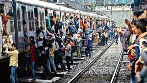 The CR operated some special trains to Kalyan (above) as commuters had a tough time on Saturday, with suburban services remaining suspended for hours.(Aalok Soni/ HT Photo) The CR operated some special trains to Kalyan (above) as commuters had a tough time on Saturday, with suburban services remaining suspended for hours.(Aalok Soni/ HT Photo)