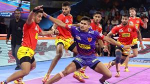 Raider Naveen Kumar in action.(Pro Kabaddi League) Raider Naveen Kumar in action.(Pro Kabaddi League)