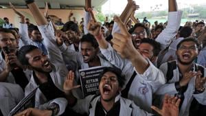 Medical students shout slogans during a protest against National Medical Commission (NMC) Bill, which they say will result in deterioration of medical studies and services, New Delhi, August 1, 2019.(REUTERS) Medical students shout slogans during a protest against National Medical Commission (NMC) Bill, which they say will result in deterioration of medical studies and services, New Delhi, August 1, 2019.(REUTERS)