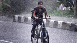 India Meteorological Department (IMD) on Monday issued a ‘red alert’, forecasting “heavy to extremely heavy rainfall” in the range of 124.5mm and 244.4 mm for Pune city on August 7 and 8.(Sunil Ghosh / Hindustan Times (Representative image)) India Meteorological Department (IMD) on Monday issued a ‘red alert’, forecasting “heavy to extremely heavy rainfall” in the range of 124.5mm and 244.4 mm for Pune city on August 7 and 8.(Sunil Ghosh / Hindustan Times (Representative image))