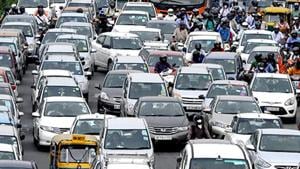 Flyers who often have a hard time tackling congestion on National Highway (NH) 8 to reach the Delhi airport on time, might soon get some respite.(Mohd Zakir/ HT photo) Flyers who often have a hard time tackling congestion on National Highway (NH) 8 to reach the Delhi airport on time, might soon get some respite.(Mohd Zakir/ HT photo)