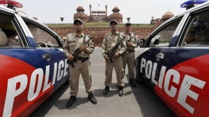 While passengers at the airport and Delhi Metro stations were being frisked multiple times, police’s anti-sabotage teams and dog squads were scanning crowded places for any possible threats, officials said.(PTI image) While passengers at the airport and Delhi Metro stations were being frisked multiple times, police’s anti-sabotage teams and dog squads were scanning crowded places for any possible threats, officials said.(PTI image)