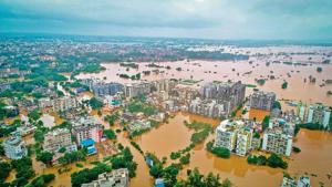 Even after 72 hours, a stretch of National Highway-4 connecting Kolhapur to Mumbai via Pune is closed for vehicular traffic from Gandhinagar phata at Kolhapur district due to heavy rains, said a state highway police official.(Shivam Bodhe/Hindustan Times) Even after 72 hours, a stretch of National Highway-4 connecting Kolhapur to Mumbai via Pune is closed for vehicular traffic from Gandhinagar phata at Kolhapur district due to heavy rains, said a state highway police official.(Shivam Bodhe/Hindustan Times)