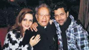 Hrithik Roshan’s grandfather, filmmaker J Om Prakash, passed away in Mumbai at the age of 93. Hrithik Roshan’s grandfather, filmmaker J Om Prakash, passed away in Mumbai at the age of 93.