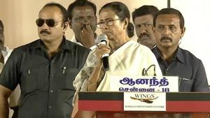 Mamata Banerjee was in Chennai to unveil a bronze statue of DMK patriarch M Karunanidhi on his first death anniversary.(ANI PHOTO.) Mamata Banerjee was in Chennai to unveil a bronze statue of DMK patriarch M Karunanidhi on his first death anniversary.(ANI PHOTO.)