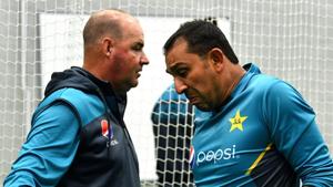 File image: Pakistan's head coach Mickey Arthur (L) and bowling coach Azhar Mahmood.(AFP) File image: Pakistan's head coach Mickey Arthur (L) and bowling coach Azhar Mahmood.(AFP)