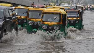 Vehicles wade through a waterlogged road after rains, at IFFCO Chowk, in Gurugram, on Tuesday, 6 August 2019.(Yogendra Kumar/HT PHOTO) Vehicles wade through a waterlogged road after rains, at IFFCO Chowk, in Gurugram, on Tuesday, 6 August 2019.(Yogendra Kumar/HT PHOTO)