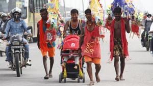 Kanwarias seen at Gurugram, carrying Ganga water, in the month of Shravan, at Delhi- Gurugram expressway, in Gurugram, on Wednesday, August 8, 2018.(Yogendra Kumar/HT Photo) Kanwarias seen at Gurugram, carrying Ganga water, in the month of Shravan, at Delhi- Gurugram expressway, in Gurugram, on Wednesday, August 8, 2018.(Yogendra Kumar/HT Photo)