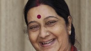 Bansuri Swaraj, daughter of former external affairs minister Sushma Swaraj, immersed her mother’s ashes in the Ganga river.(AP photo) Bansuri Swaraj, daughter of former external affairs minister Sushma Swaraj, immersed her mother’s ashes in the Ganga river.(AP photo)
