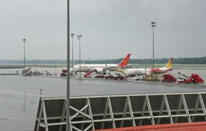 Planes stand parked at Cochin International Airport as all operations were suspended following waterlogging in the runway area.(PTI Photo) Planes stand parked at Cochin International Airport as all operations were suspended following waterlogging in the runway area.(PTI Photo)