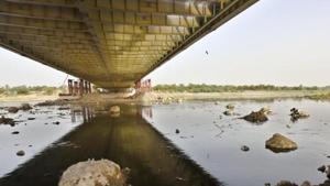 To improve pedestrian access in arterial roads, the Public Works Department (PWD) has approved the construction of two bridges for walkers in south and west Delhi.(Amal KS/HT PHOTO) To improve pedestrian access in arterial roads, the Public Works Department (PWD) has approved the construction of two bridges for walkers in south and west Delhi.(Amal KS/HT PHOTO)