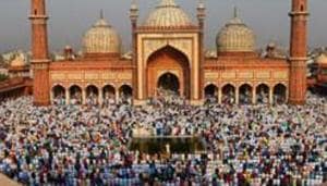 Thousands of Muslim devotees offer prayers on the occasion of Eid-ul-Fitr, at Jama Masjid, in New Delhi(Amal KS/HT PHOTO) Thousands of Muslim devotees offer prayers on the occasion of Eid-ul-Fitr, at Jama Masjid, in New Delhi(Amal KS/HT PHOTO)