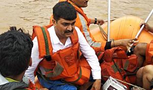 Maharashtra, August 09 (ANI): Minister Girish Mahajan went to Sangli from Kolhapur in a boat to review the flood situation, on Thursday. (ANI Photo) Maharashtra, August 09 (ANI): Minister Girish Mahajan went to Sangli from Kolhapur in a boat to review the flood situation, on Thursday. (ANI Photo)