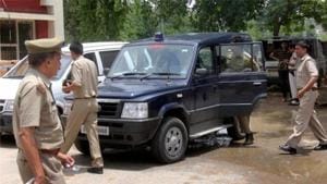 Sending out a strong message on non-performance, the police on Friday issued premature retirement orders to 17 Moga cops, including seven assistant sub-inspectors. (Representative image)(PTI) Sending out a strong message on non-performance, the police on Friday issued premature retirement orders to 17 Moga cops, including seven assistant sub-inspectors. (Representative image)(PTI)