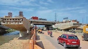 The canal road runs parallel to Hindon canal from Vasundhara to UP Gate, linking Ghaziabad with east Delhi and Noida.(sakib ali/ht) The canal road runs parallel to Hindon canal from Vasundhara to UP Gate, linking Ghaziabad with east Delhi and Noida.(sakib ali/ht)