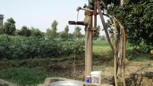 Results reveals that existence of arsenic exceeding permissible limits found in 890 village while fluoride was found in 456 villages.(HT Photo) Results reveals that existence of arsenic exceeding permissible limits found in 890 village while fluoride was found in 456 villages.(HT Photo)