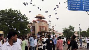 Students campaigning for various candidates at rajasthan university for RUSU election, in jaipur .Photo:-HT file Students campaigning for various candidates at rajasthan university for RUSU election, in jaipur .Photo:-HT file
