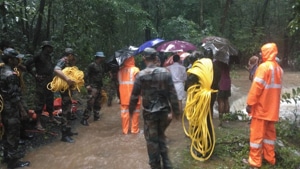 Residents of Kozhikode in north Kerala paid a tearful adieu to the 32-year-old man, who died while carrying out rescue work .(Twitter image) Residents of Kozhikode in north Kerala paid a tearful adieu to the 32-year-old man, who died while carrying out rescue work .(Twitter image)