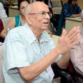 Eminent ecologist Madhav Gadgil has blamed “mismanagement” in the release of water from major dams such as Koyna, Warna and Radhanagari in western Maharashtra for widespread floods in Sangli and Kolhapur districts.(Ravindra Joshi/HT PHOTO) Eminent ecologist Madhav Gadgil has blamed “mismanagement” in the release of water from major dams such as Koyna, Warna and Radhanagari in western Maharashtra for widespread floods in Sangli and Kolhapur districts.(Ravindra Joshi/HT PHOTO)