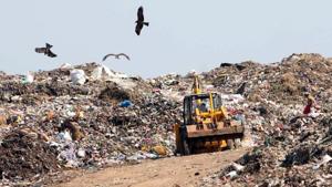 The Central Pollution Control Board (CPCB) has directed all land-owning agencies in Delhi-NCR to provide a list of areas where solid waste is openly dumped.(Diwakar Prasad/ HIndustan Times (Representative image)) The Central Pollution Control Board (CPCB) has directed all land-owning agencies in Delhi-NCR to provide a list of areas where solid waste is openly dumped.(Diwakar Prasad/ HIndustan Times (Representative image))