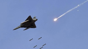 Sources said Sq Ldr Minty Aggarwal told Wing Commander Abinandan Varthaman to turn back at the right moment but the pilot did not get the message as Pakistan had jammed the communication system.(PTI image) Sources said Sq Ldr Minty Aggarwal told Wing Commander Abinandan Varthaman to turn back at the right moment but the pilot did not get the message as Pakistan had jammed the communication system.(PTI image)