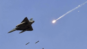Sources said Sq Ldr Minty Aggarwal told Wing Commander Abinandan Varthaman to turn back at the right moment but the pilot did not get the message as Pakistan had jammed the communication system.(PTI image) Sources said Sq Ldr Minty Aggarwal told Wing Commander Abinandan Varthaman to turn back at the right moment but the pilot did not get the message as Pakistan had jammed the communication system.(PTI image)
