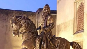 Superintendent of police Syed Ghazanfar Shah told the Dawn newspaper that the attackers were motivated and vandalised the statue “on the basis of religious biases”.(HT image) Superintendent of police Syed Ghazanfar Shah told the Dawn newspaper that the attackers were motivated and vandalised the statue “on the basis of religious biases”.(HT image)