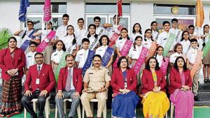 Guest of honour Pradeep Tidar, senior police inspector, Kharghar, is honoured by Swati Mukherjee, regional head. Guest of honour Pradeep Tidar, senior police inspector, Kharghar, is honoured by Swati Mukherjee, regional head.