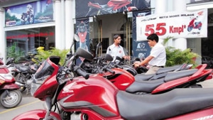 On the contrary, Punjab offers on-the-spot numbers of choice at the dealer. A customer can go for a random number, or pay and get a preferred number. An auction is held for fancy numbers.(HT image) On the contrary, Punjab offers on-the-spot numbers of choice at the dealer. A customer can go for a random number, or pay and get a preferred number. An auction is held for fancy numbers.(HT image)