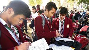 For students belonging to general category in Delhi government schools, the fee was increased from Rs 375 to Rs 1,500 for Class 10 candidates.(Amal KS/HT PHOTO) For students belonging to general category in Delhi government schools, the fee was increased from Rs 375 to Rs 1,500 for Class 10 candidates.(Amal KS/HT PHOTO)