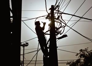 In 2014, Delhi had faced 117 million units of power cuts. Fast forward to 2018, Delhi faced just 17.8 million units of cuts, 85% lower than in 2014(Raj K Raj/Hindustan Times) In 2014, Delhi had faced 117 million units of power cuts. Fast forward to 2018, Delhi faced just 17.8 million units of cuts, 85% lower than in 2014(Raj K Raj/Hindustan Times)