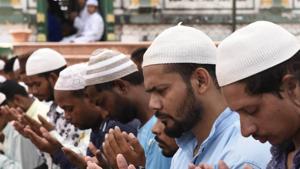 The district officials had been asked to hold meeting with clerics and mosque administrations to sensitize them on how namaaz on roads interrupted smooth traffic flow and caused other problems.(HT PHOTO (Representational image)) The district officials had been asked to hold meeting with clerics and mosque administrations to sensitize them on how namaaz on roads interrupted smooth traffic flow and caused other problems.(HT PHOTO (Representational image))