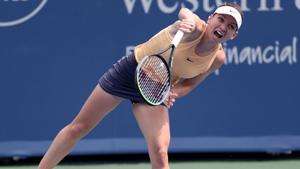 Simona Halep of Romania returns a shot to Ekaterina Alexandrova of Russia.(AFP) Simona Halep of Romania returns a shot to Ekaterina Alexandrova of Russia.(AFP)