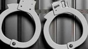 With the arrest of three persons, the Delhi Police have claimed to solve a case of armed robbery in the Connaught place area. With the arrest of three persons, the Delhi Police have claimed to solve a case of armed robbery in the Connaught place area.