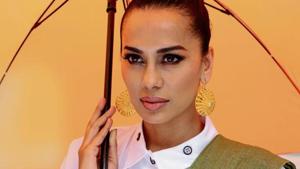 From an eco-conscious sari to a hoodie, designers illustrate what I-Day means to them.(Shara Ashraf/HT) From an eco-conscious sari to a hoodie, designers illustrate what I-Day means to them.(Shara Ashraf/HT)